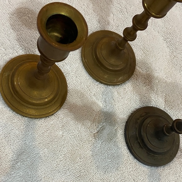 Elegant Brass Candlestick Holders - Set of 4 - Picture 4 of 4
